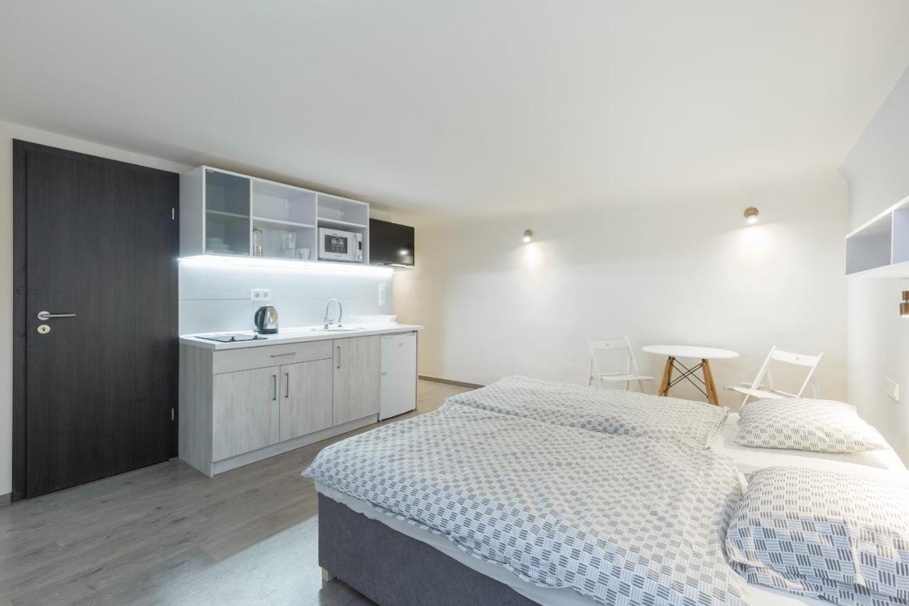 Minimalist Styled Tiny Ap @New York Cafe Apartment Budapest Luaran gambar